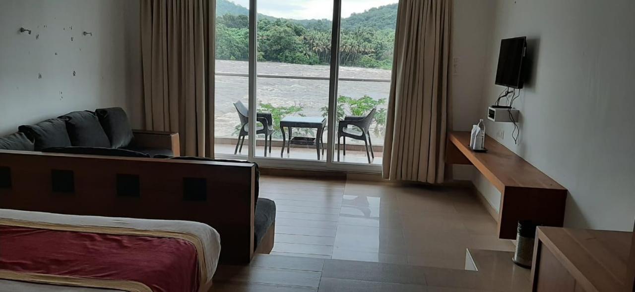Athirapilly River Resort Athirappilly Exteriér fotografie